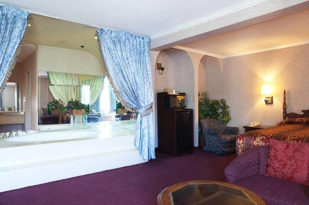 Hotel Brookhurst Plaza 3*